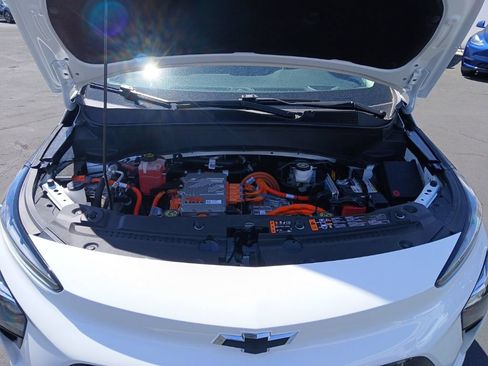 Used 2023 Chevrolet Bolt EUV Premier w/ Sun & Sound Package FWD image 3