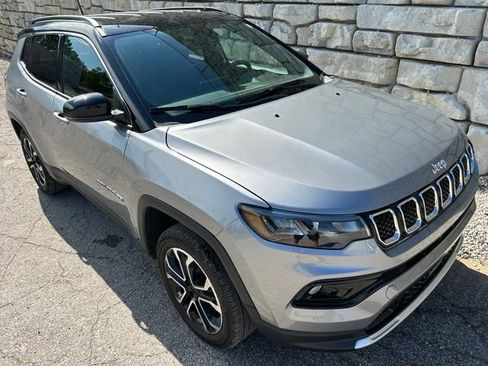 Used 2023 Jeep Compass Limited AWD/4WD image 7