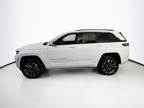 Used 2023 Jeep Grand Cherokee Overland w/ Luxury Tech Group IV AWD/4WD image 8