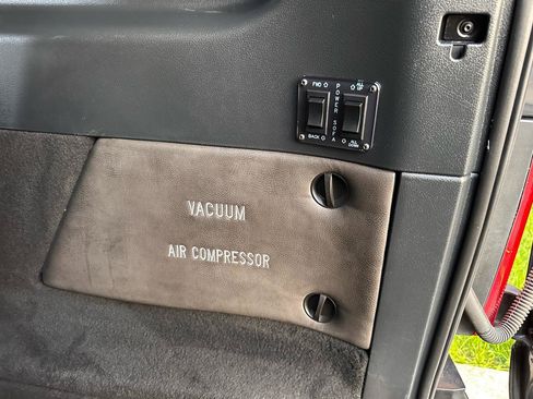 Used 2018 Mercedes-Benz Metris Passenger image 30