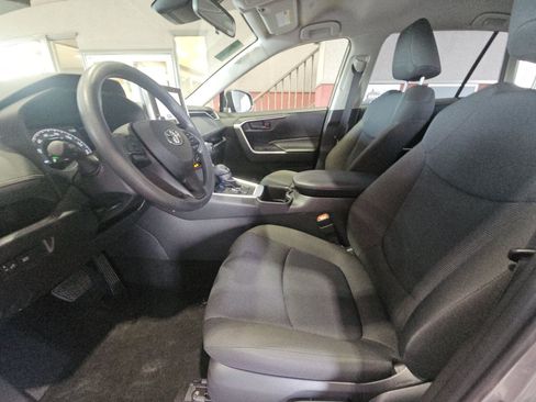Used 2025 Toyota RAV4 LE AWD/4WD image 10
