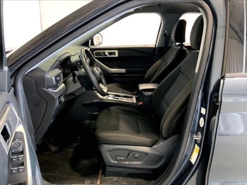 Used 2024 Ford Explorer XLT RWD image 15