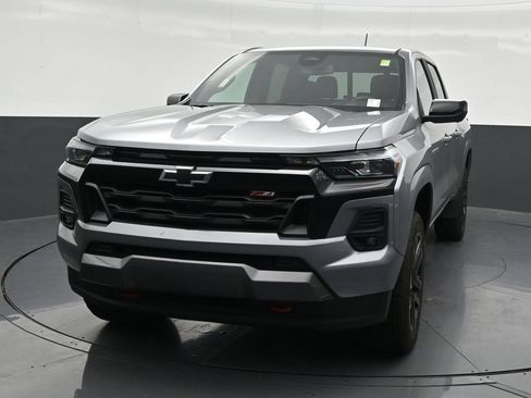 Used 2025 Chevrolet Colorado Z71 w/ Technology Package AWD/4WD image 9