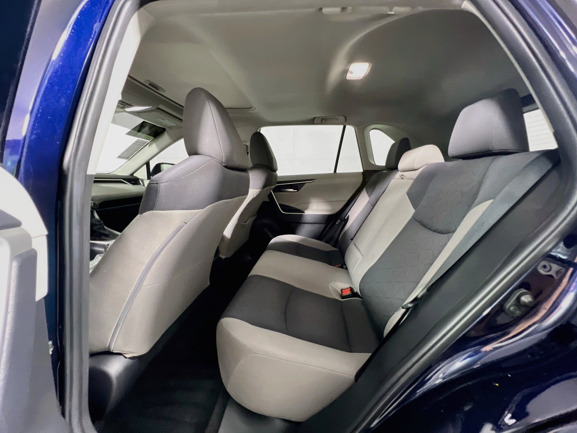 Used 2025 Toyota RAV4 XLE w/ Convenience Package FWD image 29