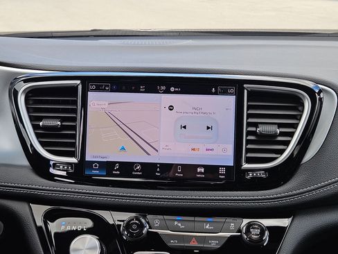 New 2026 Chrysler Pacifica Limited w/ Uconnect Theater Family Group image 16