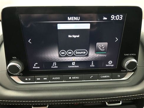 Used 2023 Nissan Rogue SV image 3