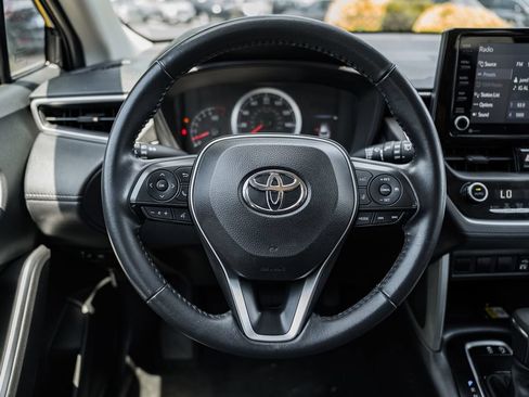 Used 2022 Toyota Corolla Cross LE AWD/4WD image 25