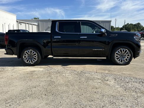 Certified 2025 GMC Sierra 1500 Denali Ultimate AWD/4WD image 4