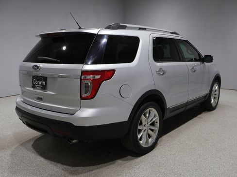 Used 2015 Ford Explorer XLT w/ Equipment Group 202A FWD image 2