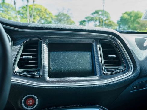 Used 2016 Dodge Challenger SRT Hellcat image 31