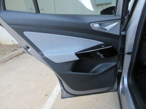 Used 2023 Volkswagen ID.4 Pro image 17