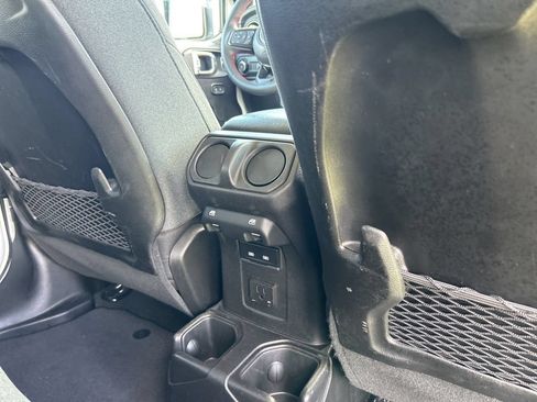 Used 2024 Jeep Wrangler Unlimited Rubicon AWD/4WD image 39