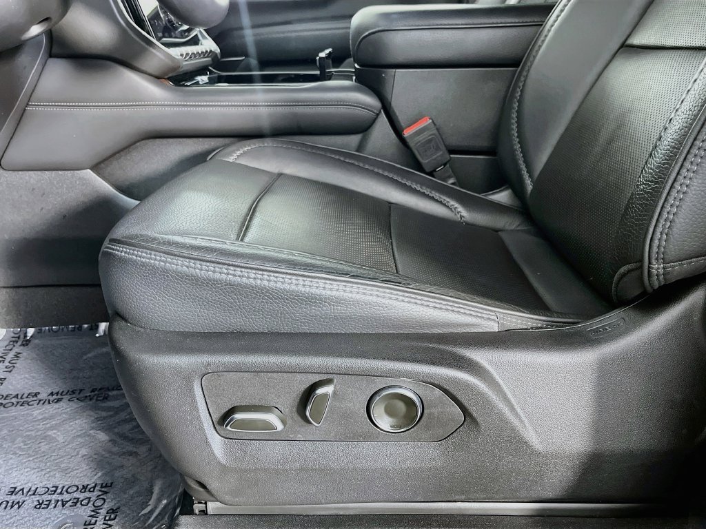 Used 2025 GMC Yukon Denali AWD/4WD image 26