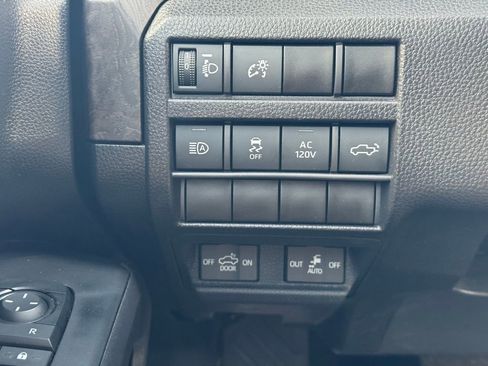 Certified 2025 Toyota Tacoma Limited AWD/4WD image 34