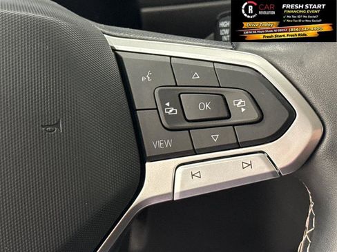 Used 2022 Volkswagen Tiguan SE image 51