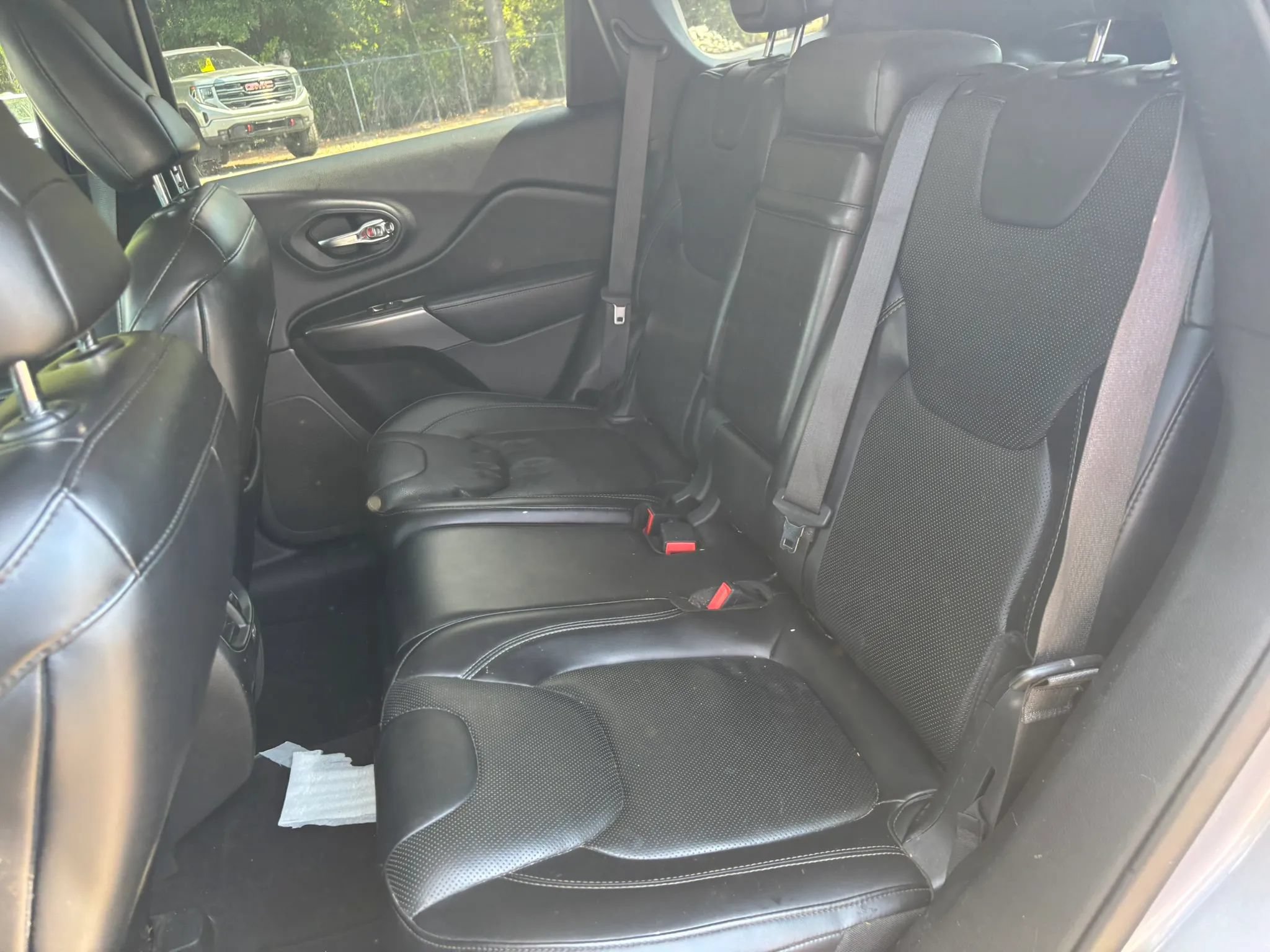 Used 2019 Jeep Cherokee Limited w/ Luxury Group AWD/4WD image 13