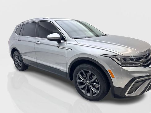 Used 2023 Volkswagen Tiguan SE w/ Panoramic Sunroof Package FWD image 12