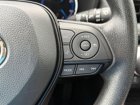 Used 2025 Toyota RAV4 XLE AWD/4WD image 22