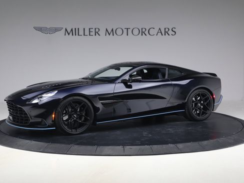Used 2025 Aston Martin Vanquish RWD image 2