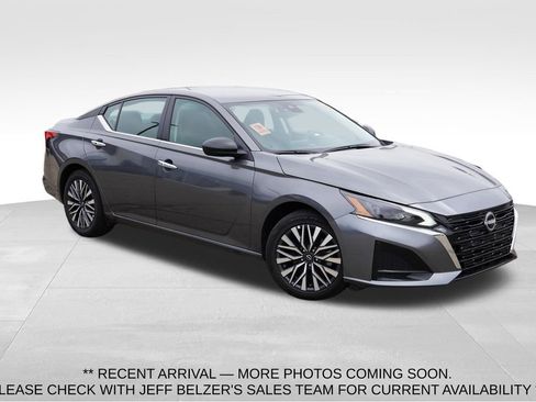 Used 2025 Nissan Altima 2.5 SV FWD image 1