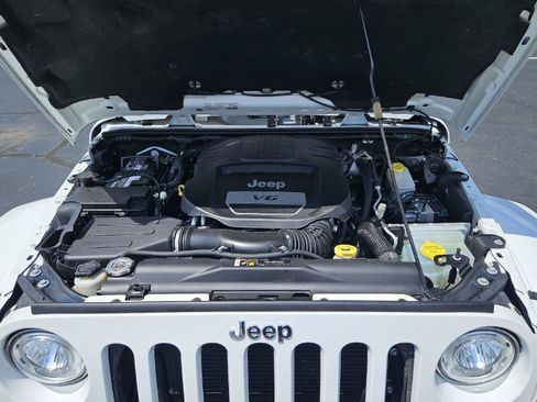 Used 2018 Jeep Wrangler Unlimited Rubicon w/ Connectivity Group AWD/4WD image 23