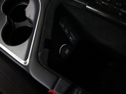 Used 2016 Dodge Challenger R/T w/ Driver Convenience Group RWD image 31