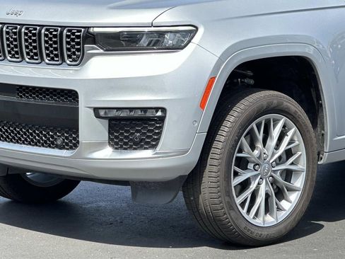 Used 2025 Jeep Grand Cherokee L Summit AWD/4WD image 8