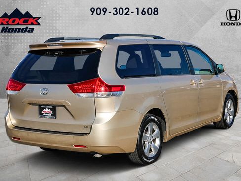 Used 2013 Toyota Sienna LE FWD image 6