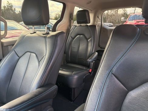 Used 2021 Chrysler Pacifica Touring-L w/ Uconnect Theater Family Group image 19