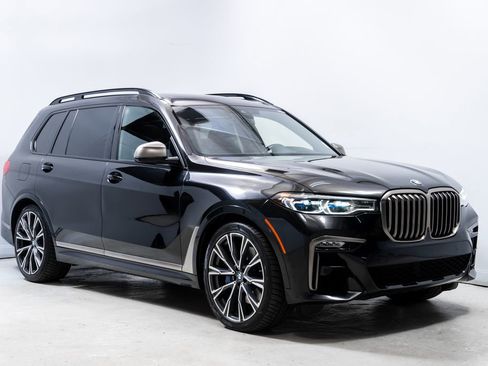 Used 2022 BMW X7 M50i w/ Executive Package image 9
