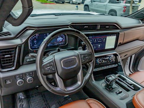 Used 2024 GMC Sierra 1500 Denali Ultimate AWD/4WD image 17