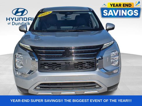 Used 2023 Mitsubishi Outlander SE image 2