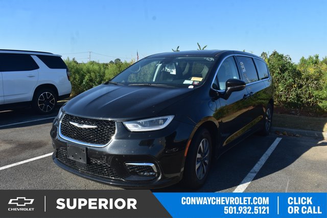 Used 2023 Chrysler Pacifica Touring-L FWD image 1