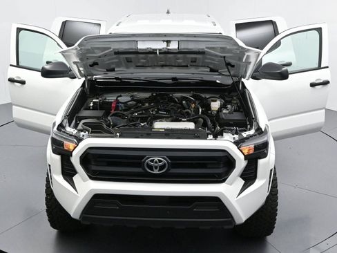 Used 2024 Toyota Tacoma SR AWD/4WD image 43
