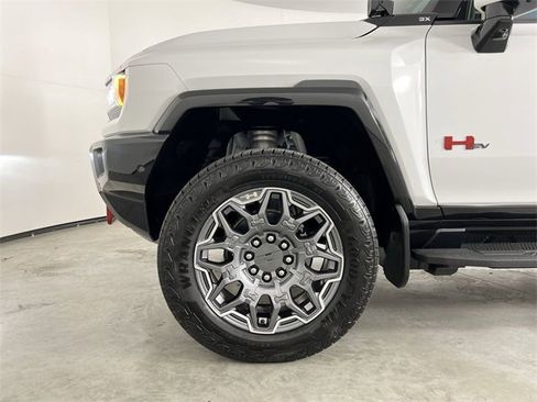 Used 2024 GMC Hummer EV 3X w/ LPO, Illumination Package image 34