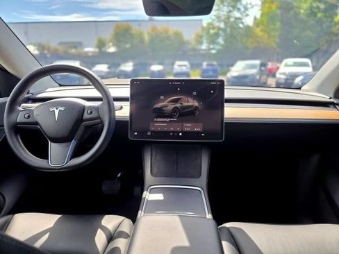 Used 2023 Tesla Model Y Long Range AWD/4WD image 11