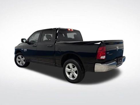 Used 2022 RAM 1500 Classic SLT image 3