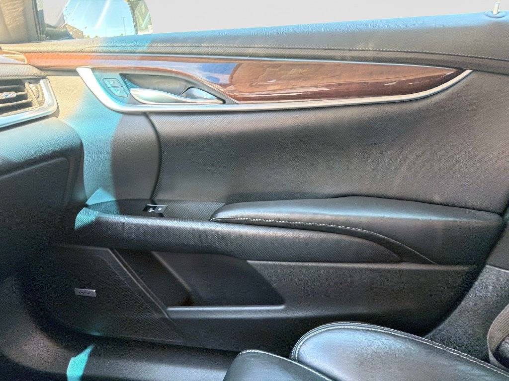 Used 2013 Cadillac XTS Luxury FWD image 23