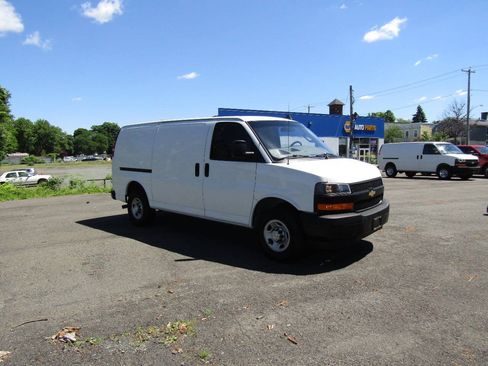 Used 2021 Chevrolet Express 2500 w/ Driver Convenience Package RWD image 8