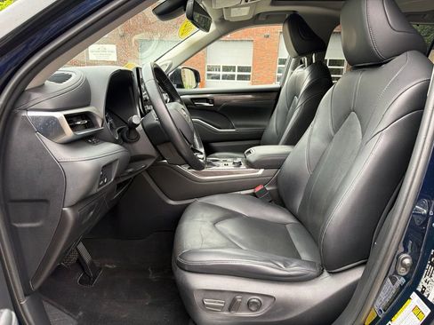 Used 2020 Toyota Highlander Limited AWD/4WD image 16