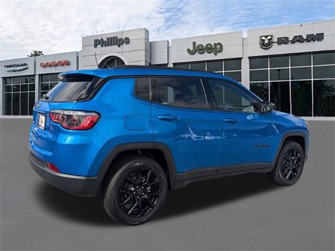 New 2026 Jeep Compass Latitude image 4