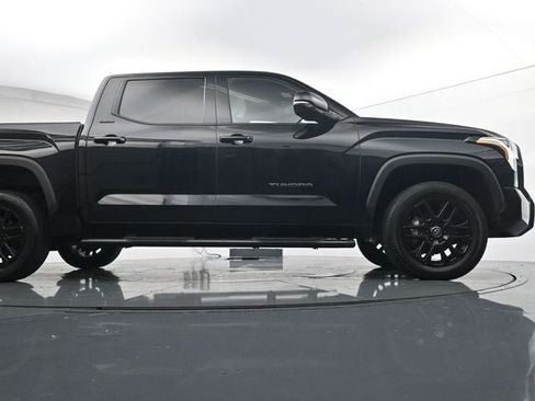 Used 2025 Toyota Tundra Limited AWD/4WD image 36