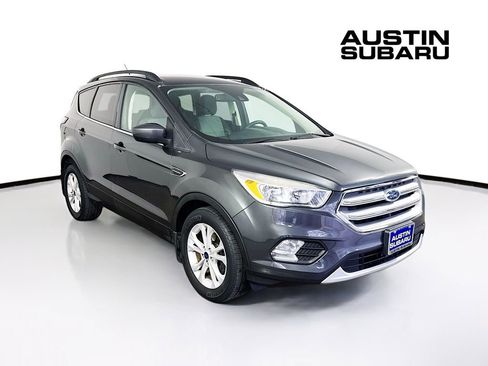 Used 2018 Ford Escape SE w/ Ford Safe & Smart Package image 1