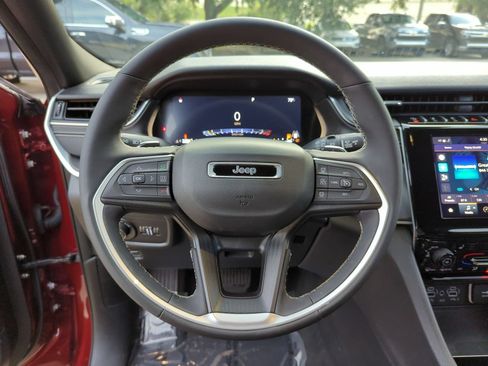 Used 2024 Jeep Grand Cherokee Altitude AWD/4WD image 10