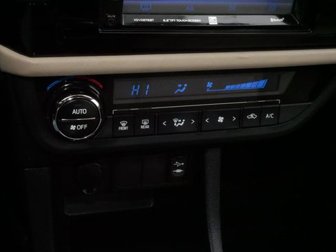 Used 2014 Toyota Corolla LE image 23