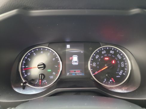 Used 2022 Toyota RAV4 XLE Premium FWD image 32