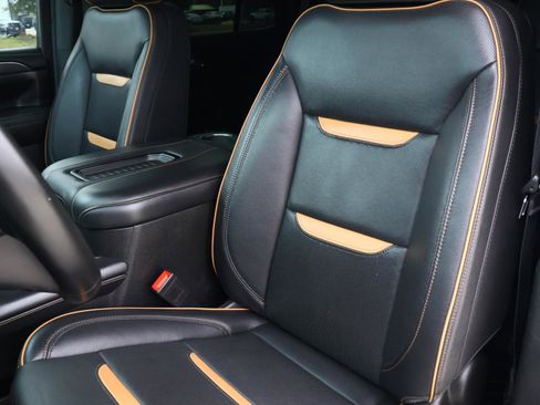 Used 2023 GMC Yukon AT4 w/ Technology Package image 15