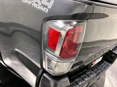 Certified 2022 Toyota Tacoma TRD Off-Road image 30