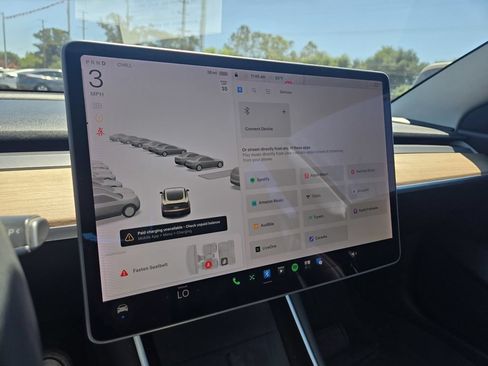 Used 2020 Tesla Model 3 Standard Range Plus RWD image 19