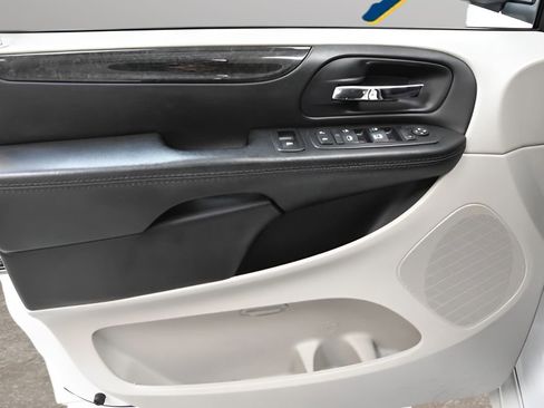 Used 2017 Dodge Grand Caravan SE w/ Power Window Group image 12